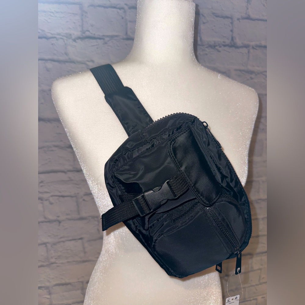 *NWT!!* Black Cross Body Small Bag